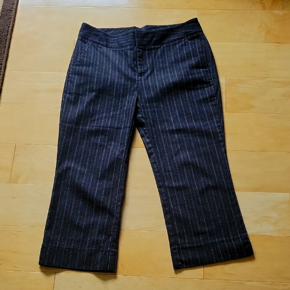 Dockers Pants - Dockers Capri's,10P, Blk/light White & Gold Stripes.